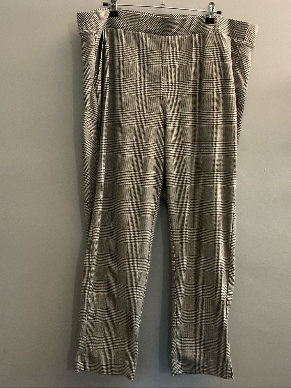 Torrid Size 3R Black White Plaid Pull On Ponte Ankle Pants